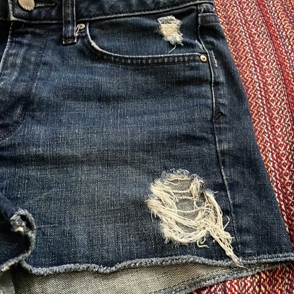 Gap denim shorts size 26"💙 - Picture 3 of 6